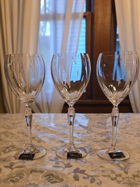 Mikasa Spring Petals Crystal Wine Glasses Set of 5 NWT Austria Blown Stemware
